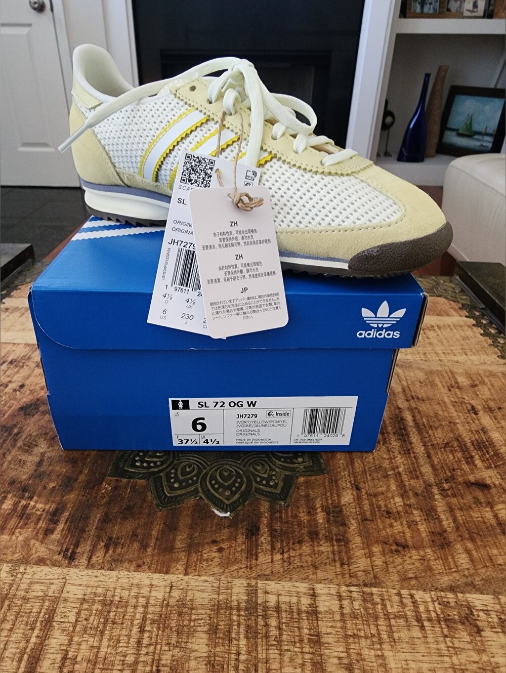 ADIDAS SL 72 OG W Retro Runner in Pale Yellow and White